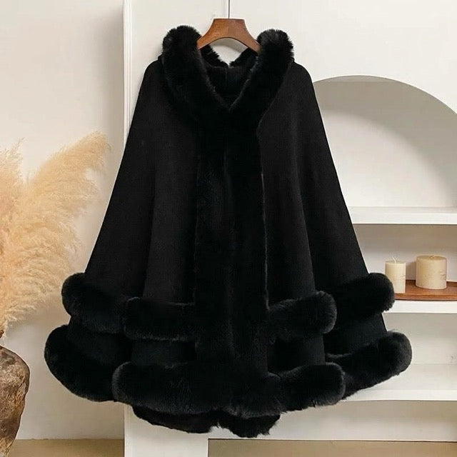 Flauschiger Kapuzen-Poncho