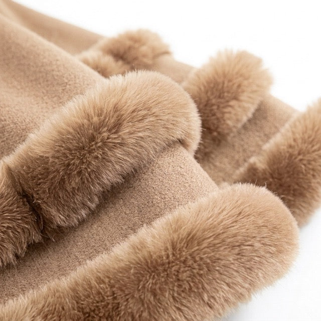 Flauschiger Kapuzen-Poncho