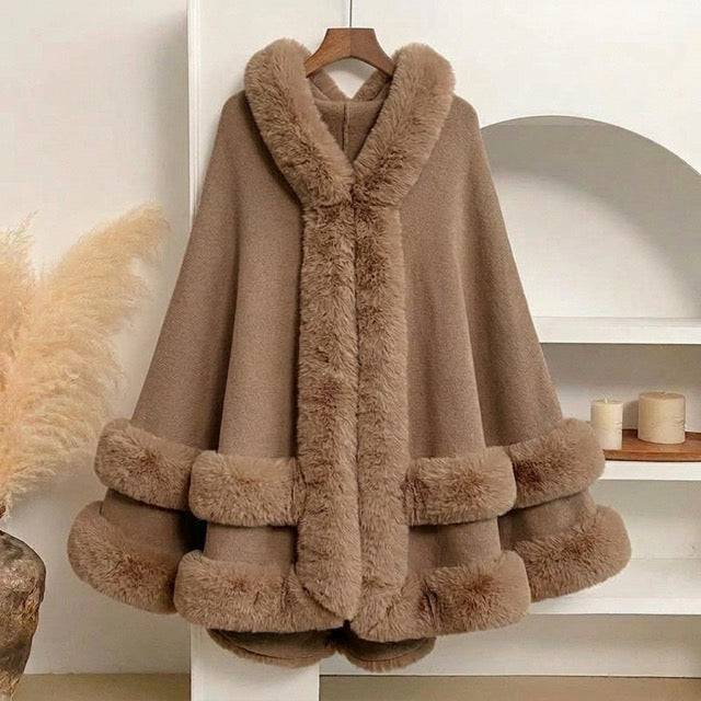 Flauschiger Kapuzen-Poncho