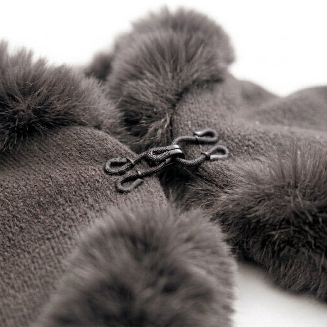 Flauschiger Kapuzen-Poncho