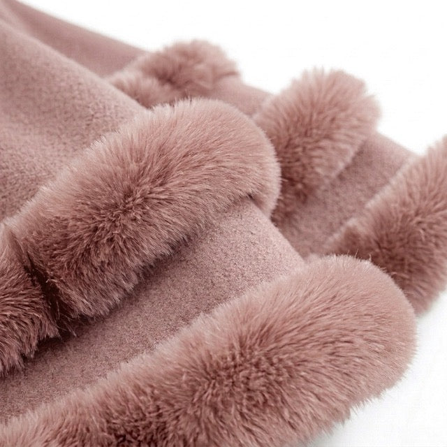 Flauschiger Kapuzen-Poncho