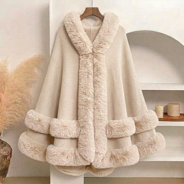 Flauschiger Kapuzen-Poncho