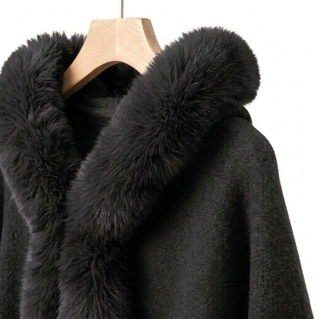 Flauschiger Kapuzen-Poncho