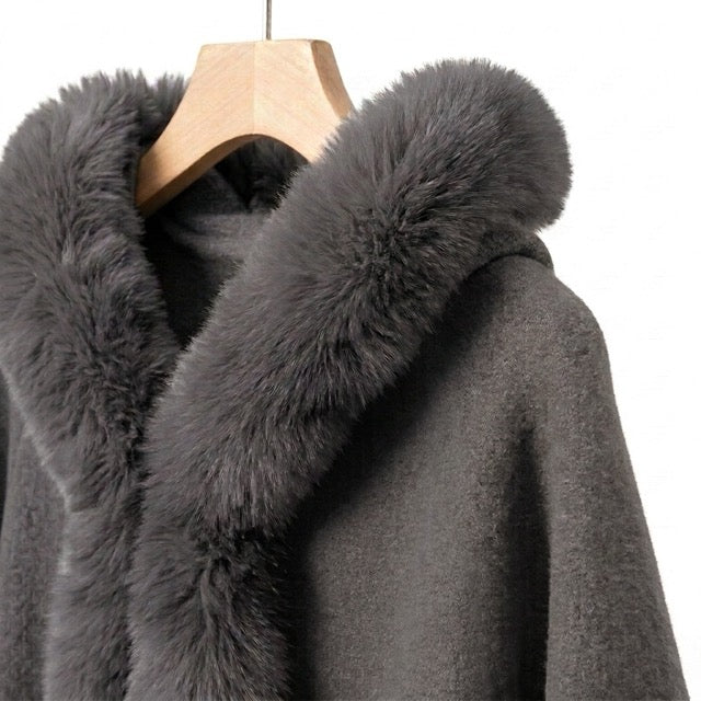 Flauschiger Kapuzen-Poncho