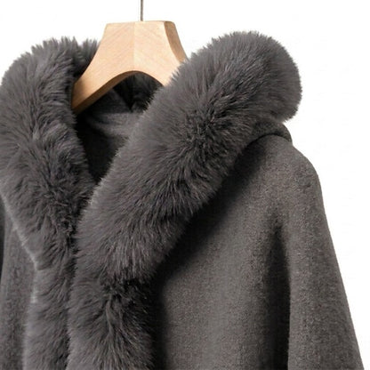 Flauschiger Kapuzen-Poncho