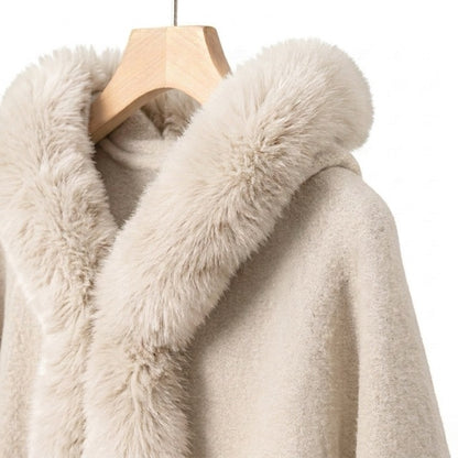 Flauschiger Kapuzen-Poncho