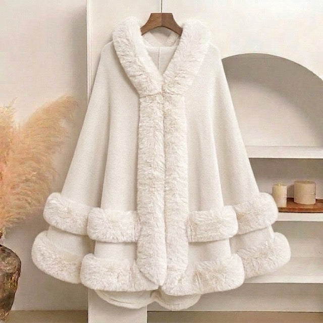 Flauschiger Kapuzen-Poncho