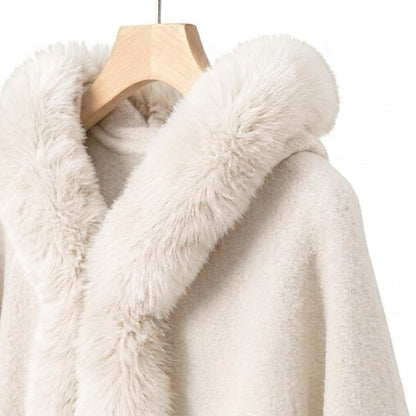 Flauschiger Kapuzen-Poncho